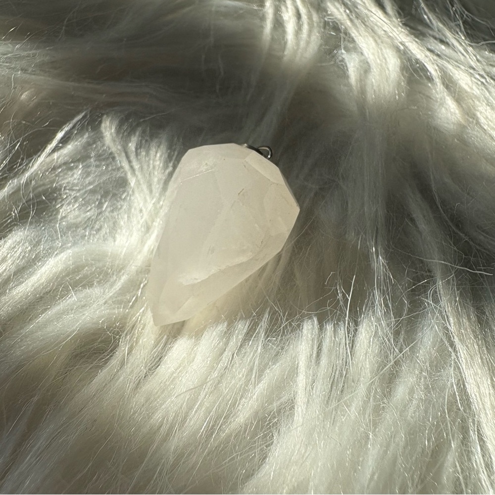 ✨ Quartz Flame Pendant ✨ - Picture 3 of 3